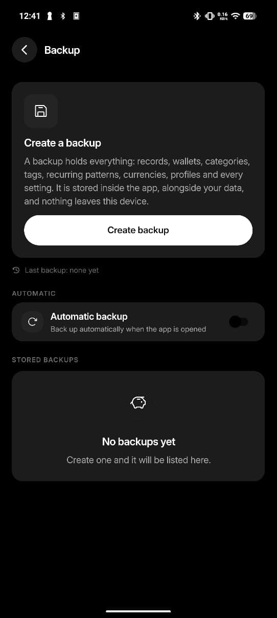 Expensifo backup screen explaining that a backup holds every record and setting and is stored on the device.